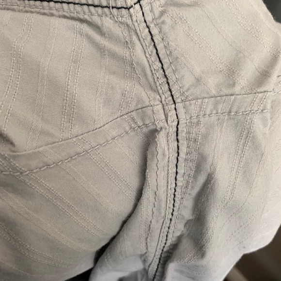 3/15$ Two a.m. Men’s button shirt with detail - Picture 5 of 11